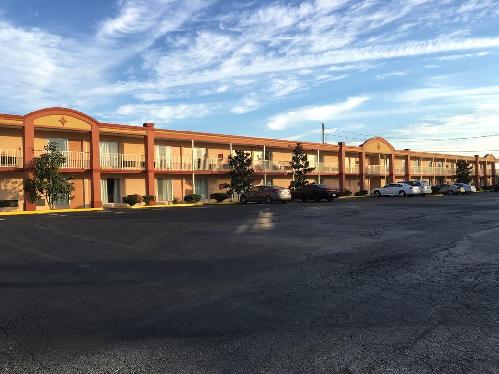 Americas Best Value Inn & Suites Williamstown Exterior photo
